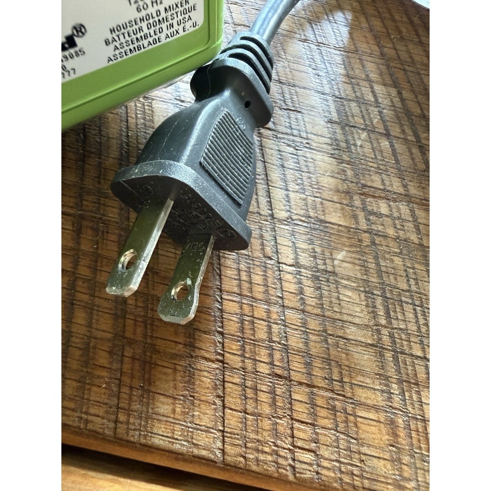 Kitchen Aid Hand Mixer Candy Apple Green 7 Speed Model KHM7211QGAO No Beaters - Picture 5 of 9